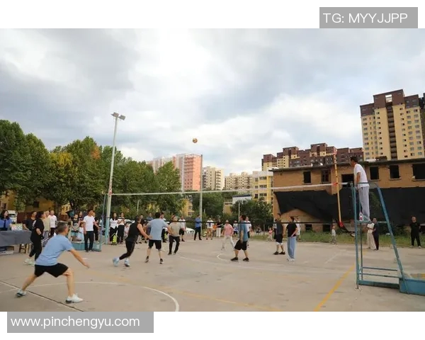 团结拼搏:重庆足球队如何通过团队协作提升竞技水平 团结拼搏:重庆足球队如何通过团队协作提升竞技水平